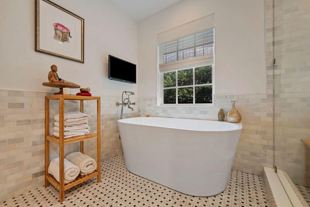 En Renta: $14,000 (4 camas, 3 baños, 2304 Pies cuadrados)