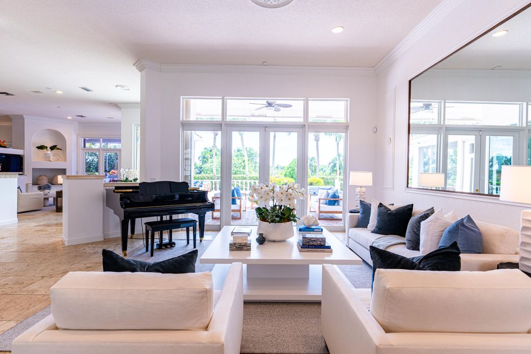 For Sale: $2,385,000 (5 beds, 4 baths, 4176 Square Feet)