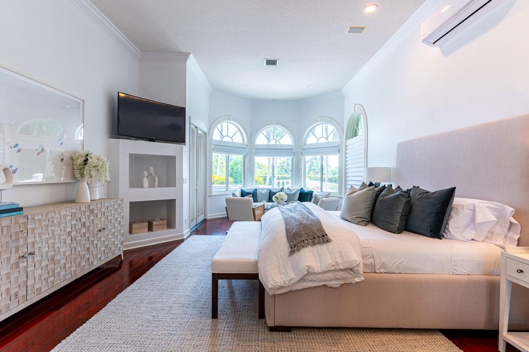 For Sale: $2,385,000 (5 beds, 4 baths, 4176 Square Feet)