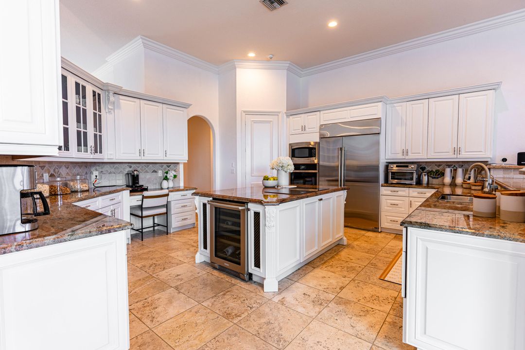 For Sale: $2,385,000 (5 beds, 4 baths, 4176 Square Feet)