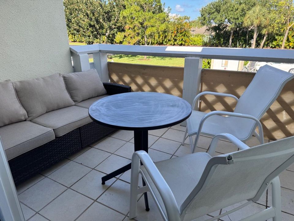 出租: $5,000 (2 贝兹, 2 浴室, 925 平方英尺)