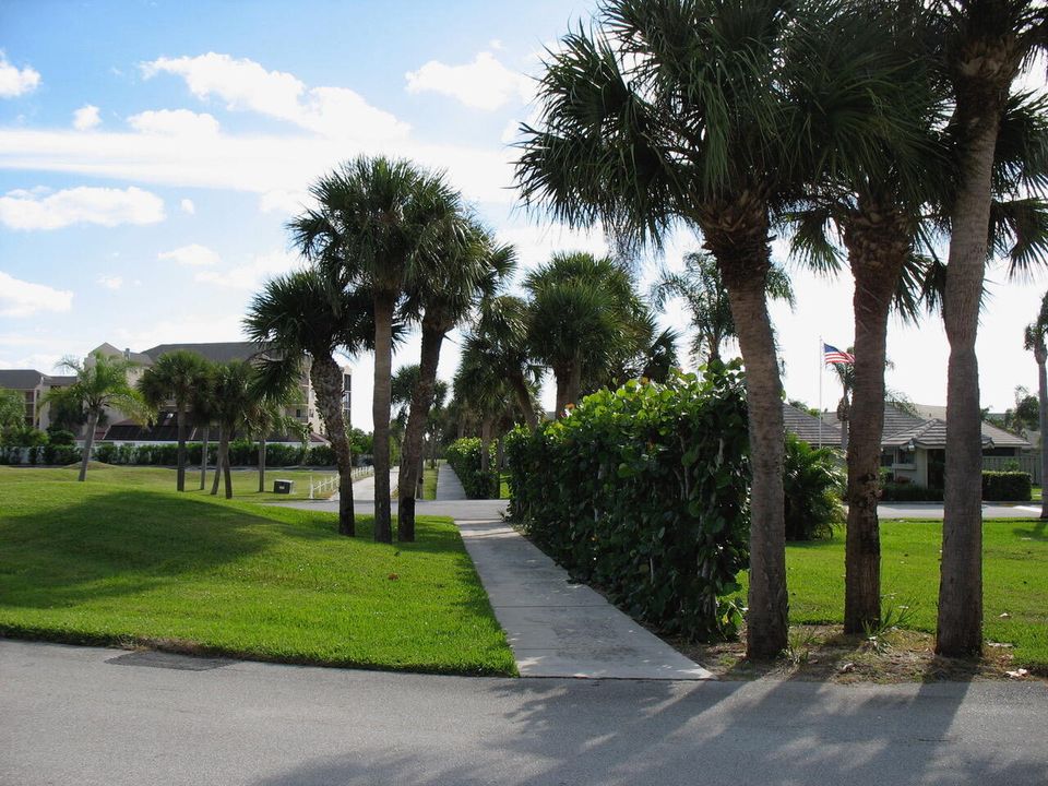 出租: $5,000 (2 贝兹, 2 浴室, 925 平方英尺)