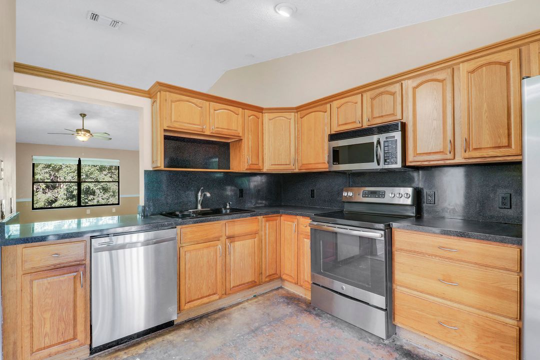 На продажу: $270,000 (3 спален, 2 ванн, 1300 Квадратных фут)