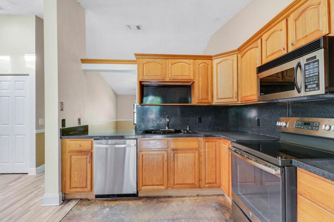 На продажу: $270,000 (3 спален, 2 ванн, 1300 Квадратных фут)