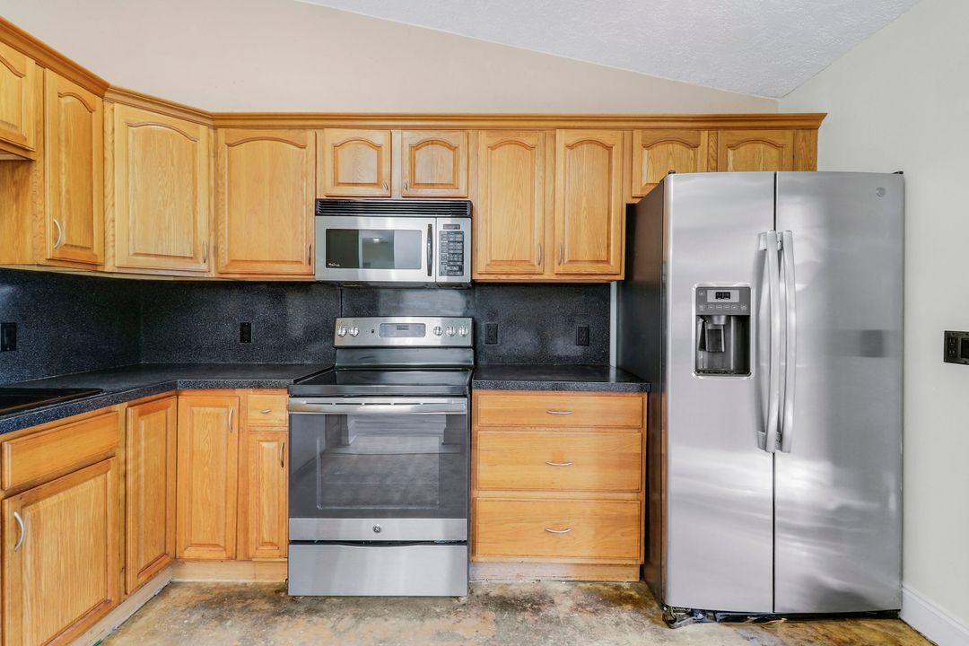 На продажу: $270,000 (3 спален, 2 ванн, 1300 Квадратных фут)