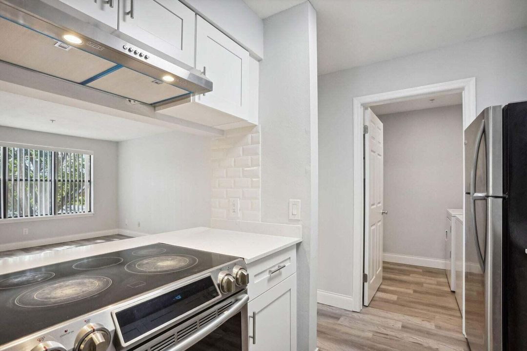 For Rent: $2,000 (2 beds, 1 baths, 758 Square Feet)