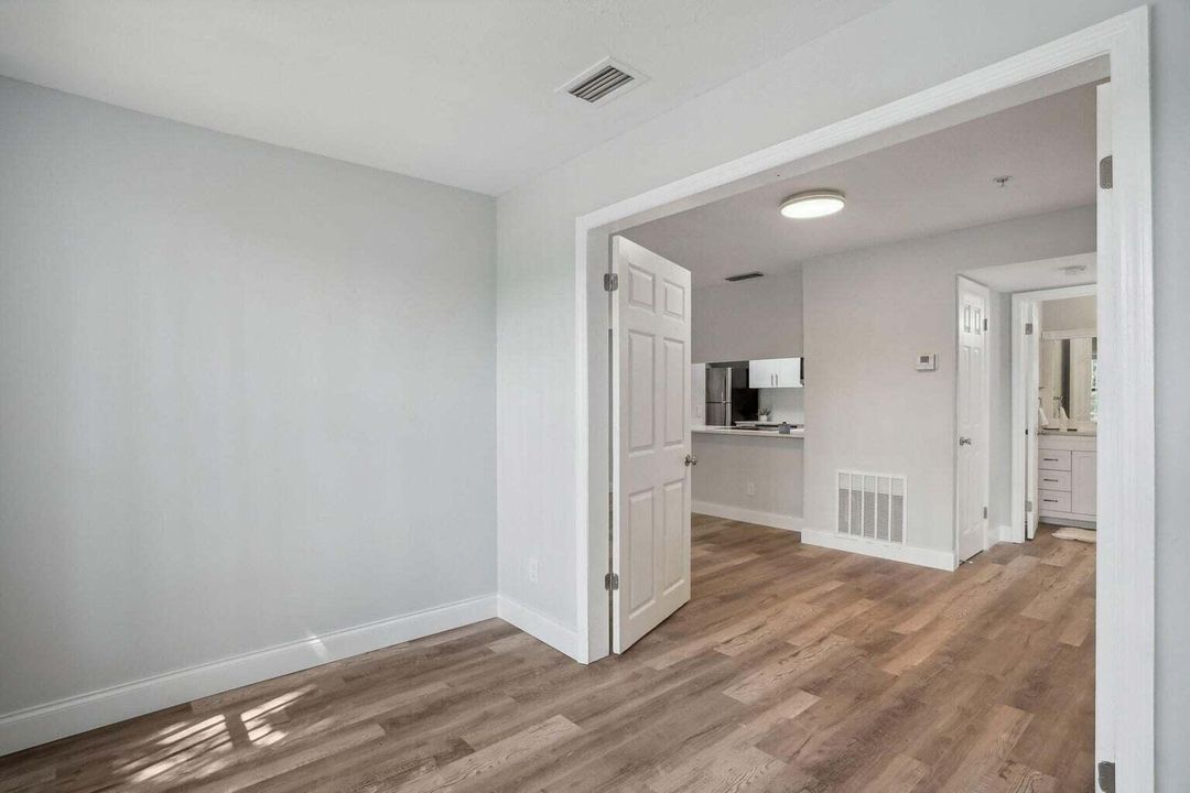 For Rent: $2,000 (2 beds, 1 baths, 758 Square Feet)