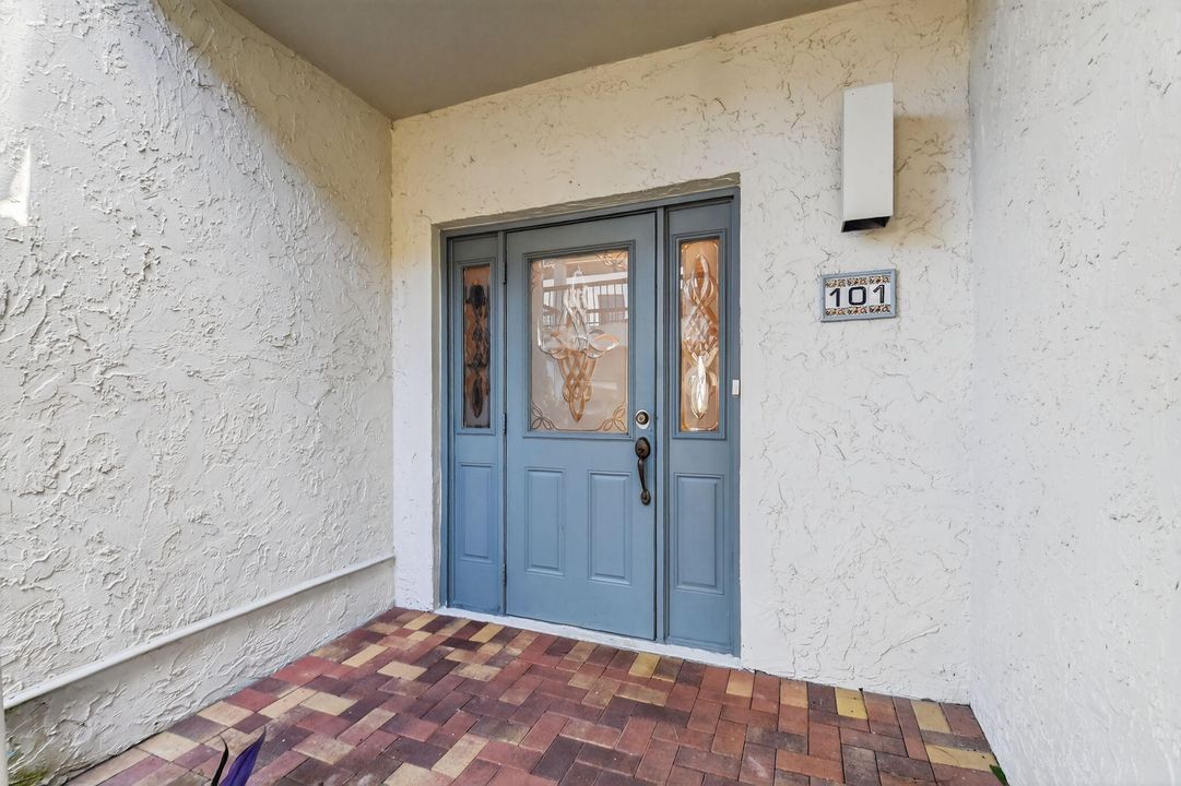 En Venta: $649,000 (3 camas, 2 baños, 1864 Pies cuadrados)