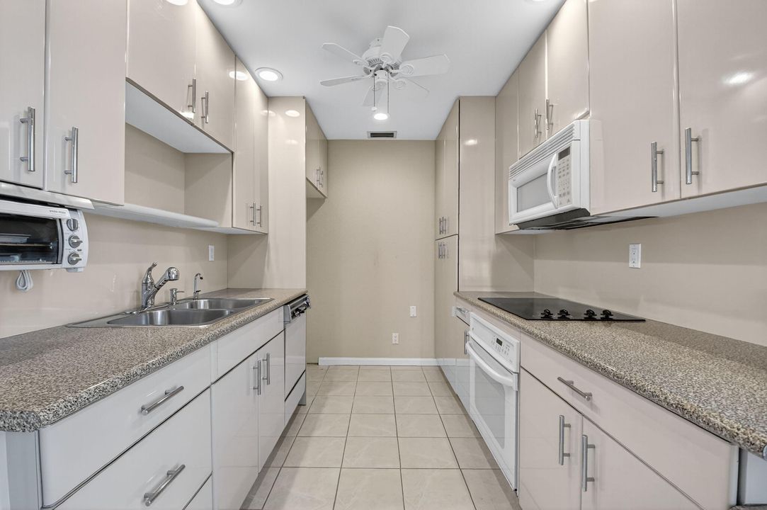 En Venta: $649,000 (3 camas, 2 baños, 1864 Pies cuadrados)