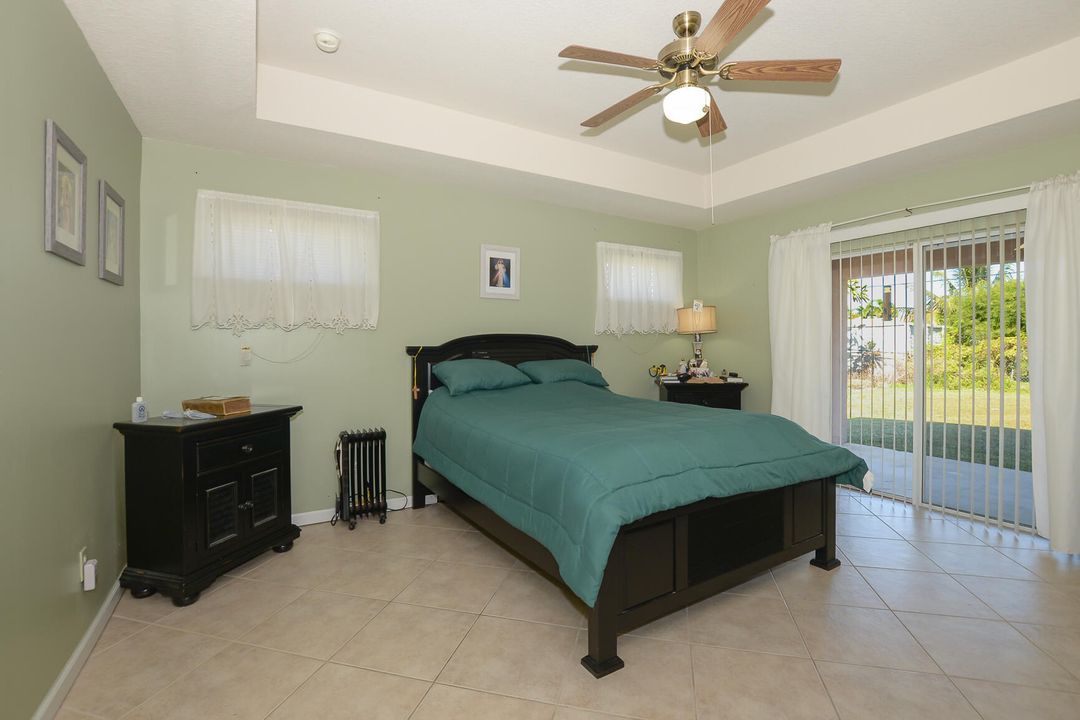 Под контрактом: $439,900 (4 спален, 2 ванн, 2310 Квадратных фут)