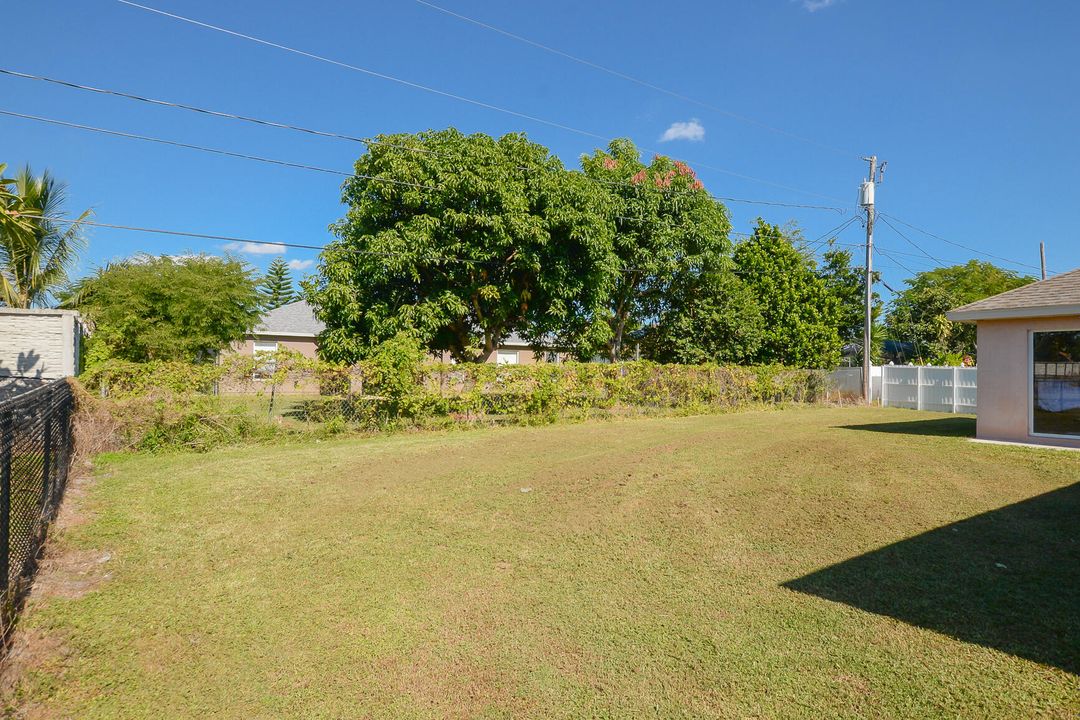 Под контрактом: $439,900 (4 спален, 2 ванн, 2310 Квадратных фут)