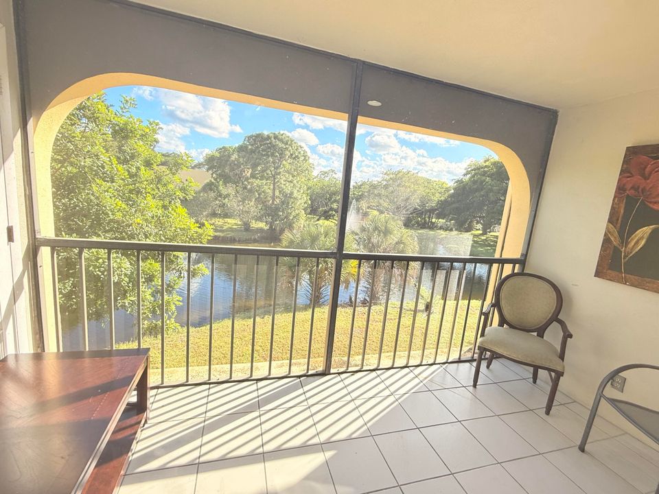 待售: $280,000 (2 贝兹, 2 浴室, 957 平方英尺)