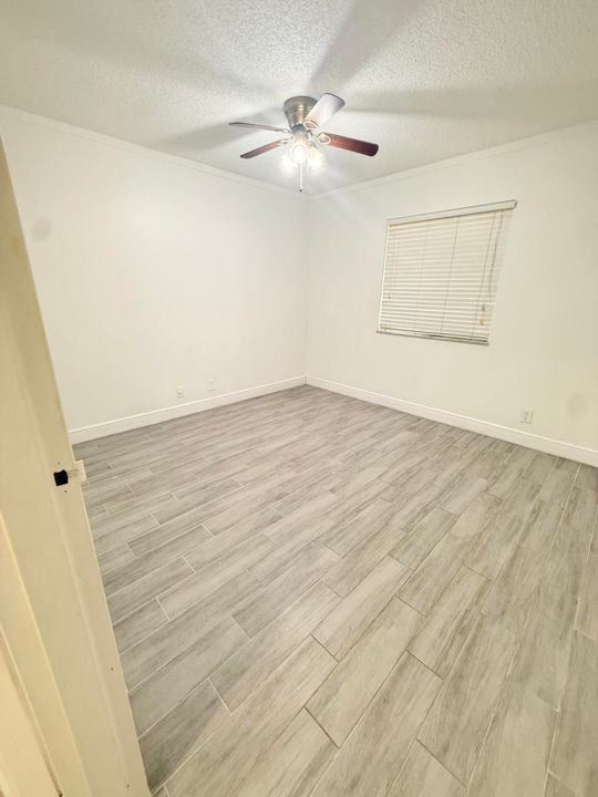 待售: $280,000 (2 贝兹, 2 浴室, 957 平方英尺)