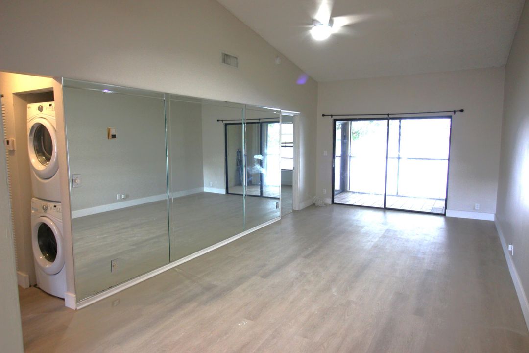 For Sale: $350,000 (2 beds, 2 baths, 938 Square Feet)