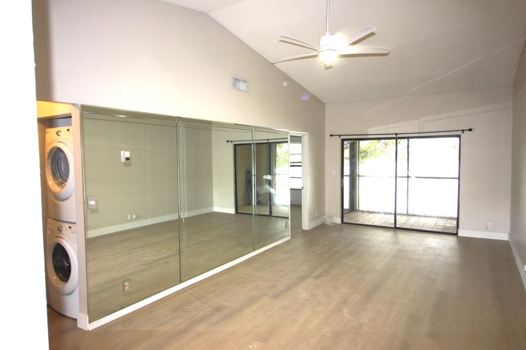 For Sale: $350,000 (2 beds, 2 baths, 938 Square Feet)