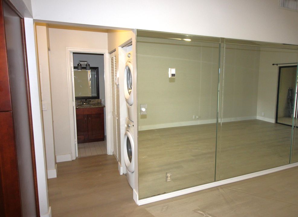 For Sale: $350,000 (2 beds, 2 baths, 938 Square Feet)