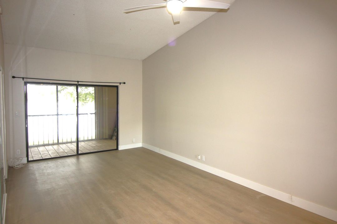 For Sale: $350,000 (2 beds, 2 baths, 938 Square Feet)
