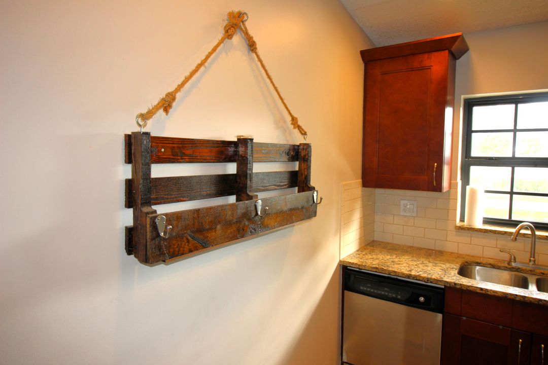 For Sale: $350,000 (2 beds, 2 baths, 938 Square Feet)