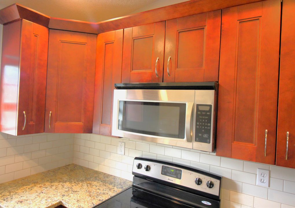 For Sale: $350,000 (2 beds, 2 baths, 938 Square Feet)