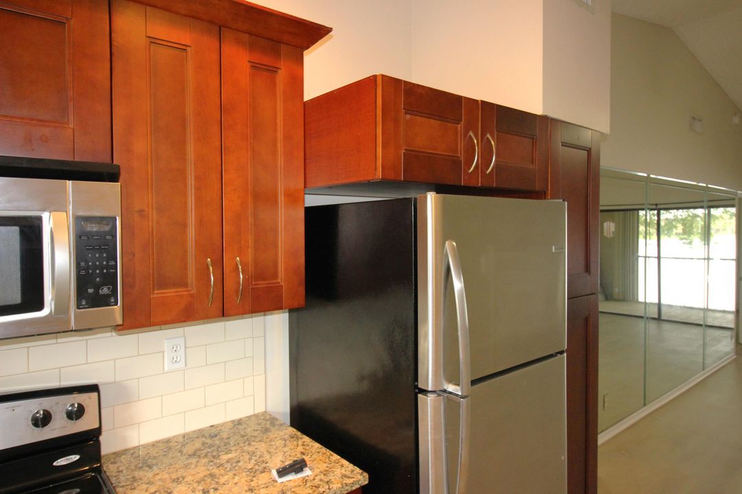 For Sale: $350,000 (2 beds, 2 baths, 938 Square Feet)