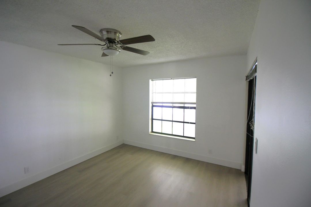 For Sale: $350,000 (2 beds, 2 baths, 938 Square Feet)