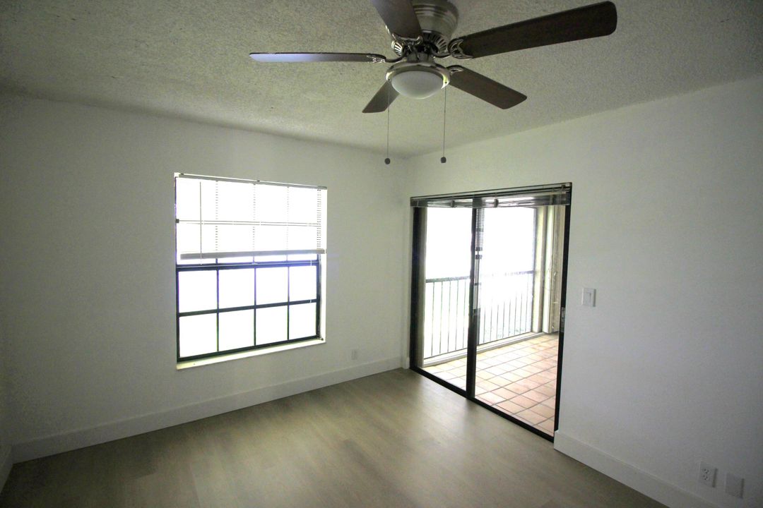For Sale: $350,000 (2 beds, 2 baths, 938 Square Feet)