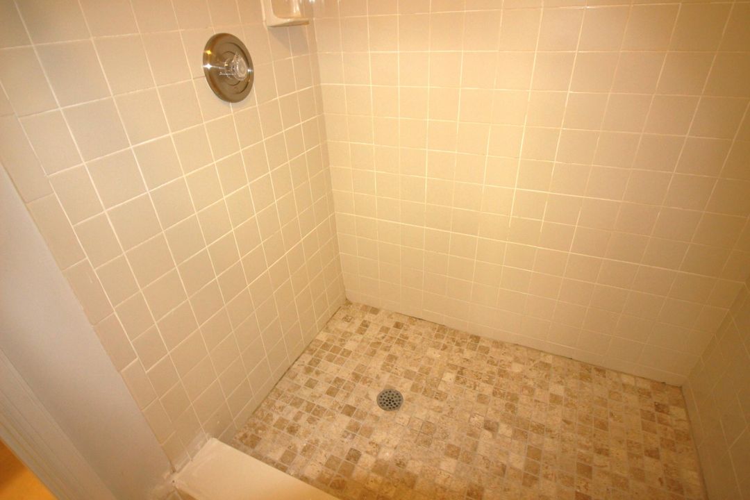 For Sale: $350,000 (2 beds, 2 baths, 938 Square Feet)