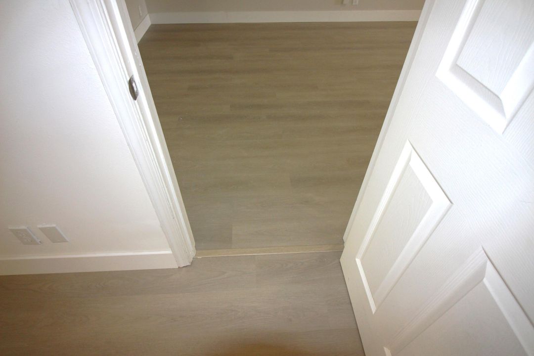 For Sale: $350,000 (2 beds, 2 baths, 938 Square Feet)