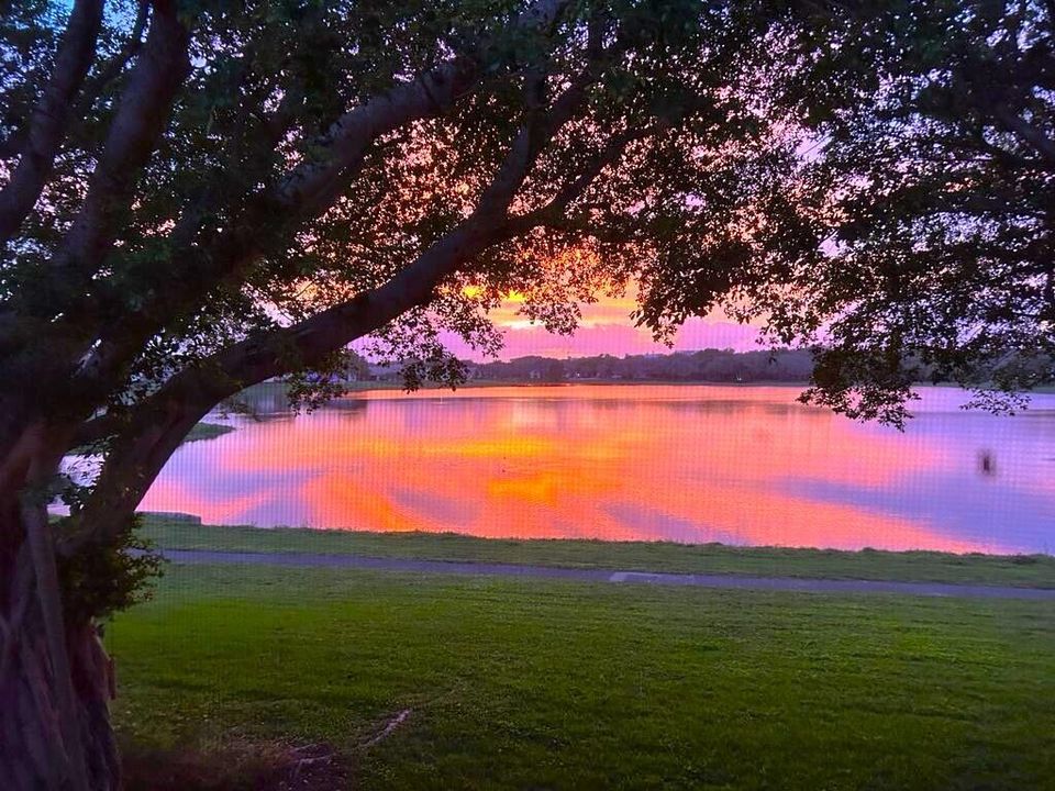 For Sale: $350,000 (2 beds, 2 baths, 938 Square Feet)