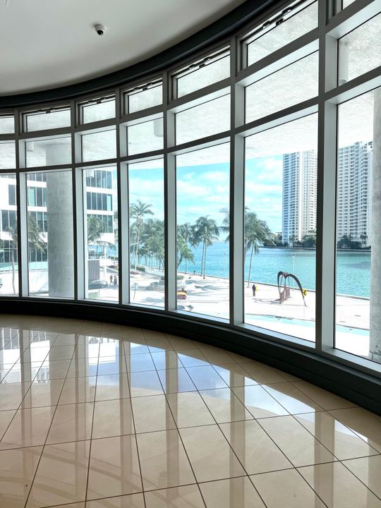 合同活跃: $335,000 (1 贝兹, 1 浴室, 539 平方英尺)