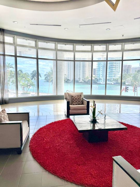 合同活跃: $335,000 (1 贝兹, 1 浴室, 539 平方英尺)