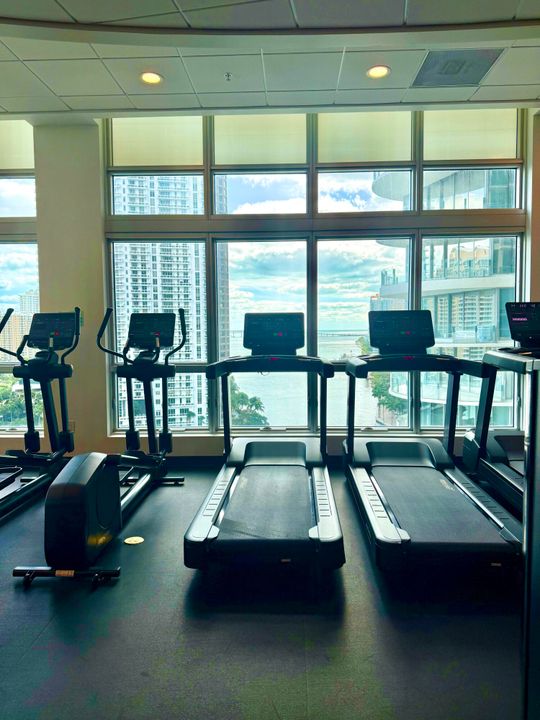 合同活跃: $335,000 (1 贝兹, 1 浴室, 539 平方英尺)