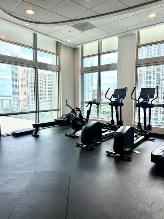 合同活跃: $335,000 (1 贝兹, 1 浴室, 539 平方英尺)