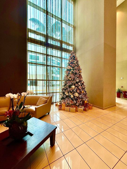 合同活跃: $335,000 (1 贝兹, 1 浴室, 539 平方英尺)