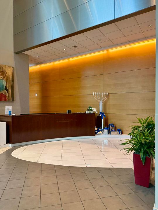 合同活跃: $335,000 (1 贝兹, 1 浴室, 539 平方英尺)