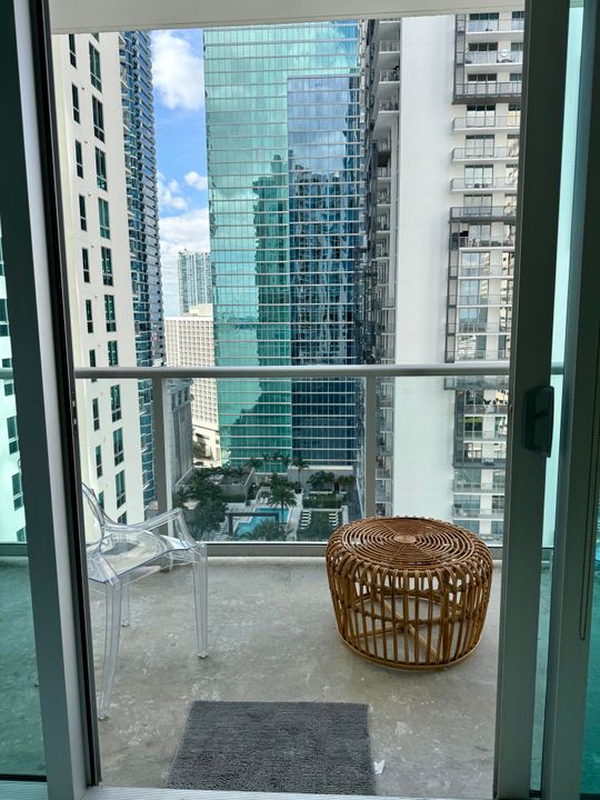 合同活跃: $335,000 (1 贝兹, 1 浴室, 539 平方英尺)