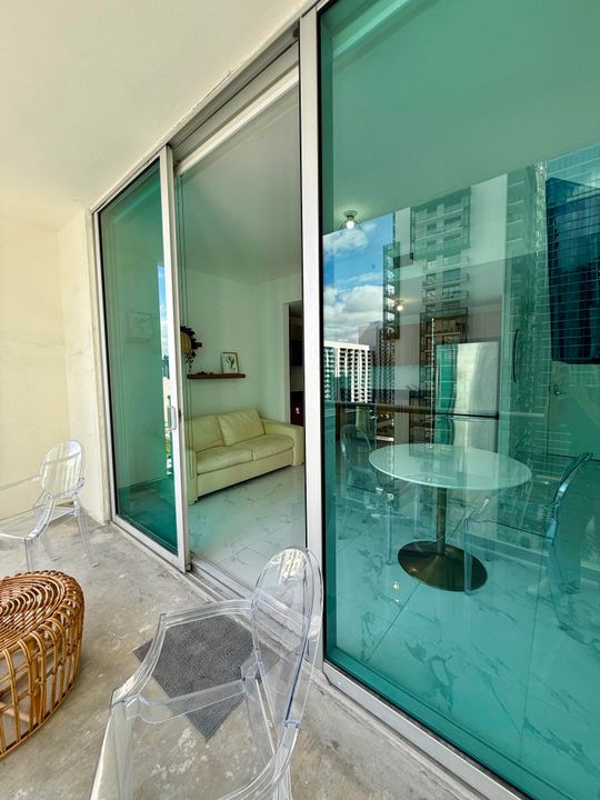 合同活跃: $335,000 (1 贝兹, 1 浴室, 539 平方英尺)