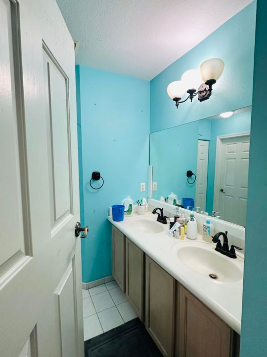 En Venta: $389,900 (4 camas, 2 baños, 1595 Pies cuadrados)