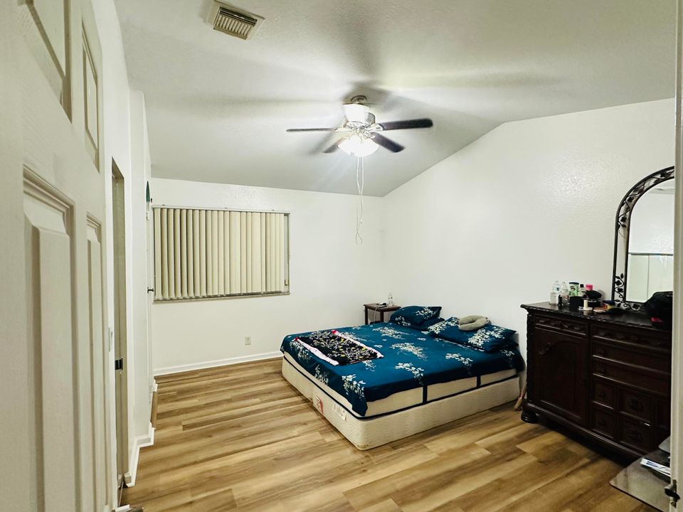 En Venta: $389,900 (4 camas, 2 baños, 1595 Pies cuadrados)