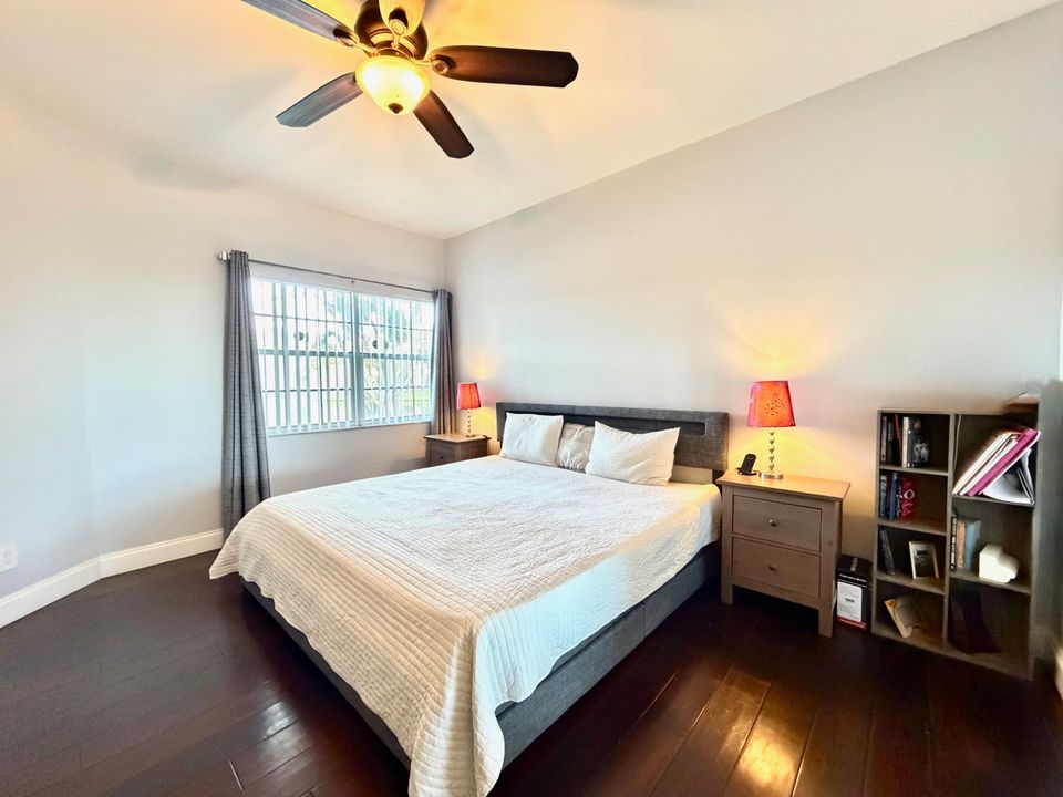 В аренду: $1,950 (2 спален, 2 ванн, 891 Квадратных фут)