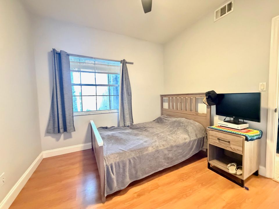 В аренду: $1,950 (2 спален, 2 ванн, 891 Квадратных фут)