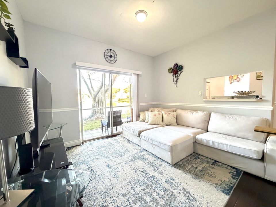 В аренду: $1,950 (2 спален, 2 ванн, 891 Квадратных фут)