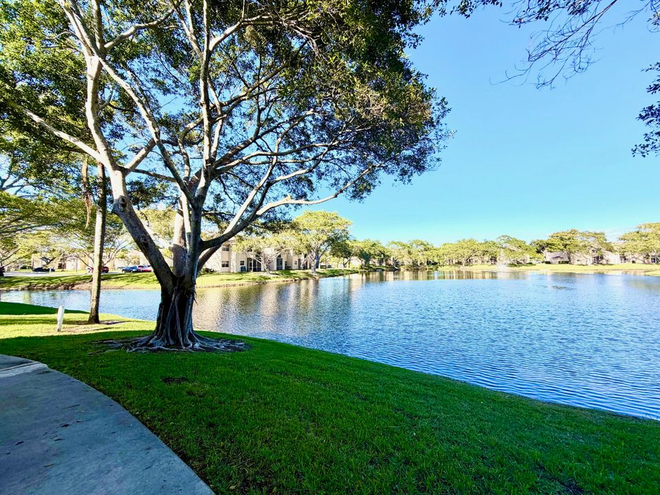 В аренду: $1,950 (2 спален, 2 ванн, 891 Квадратных фут)