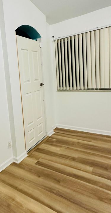 En Venta: $389,900 (4 camas, 2 baños, 1595 Pies cuadrados)