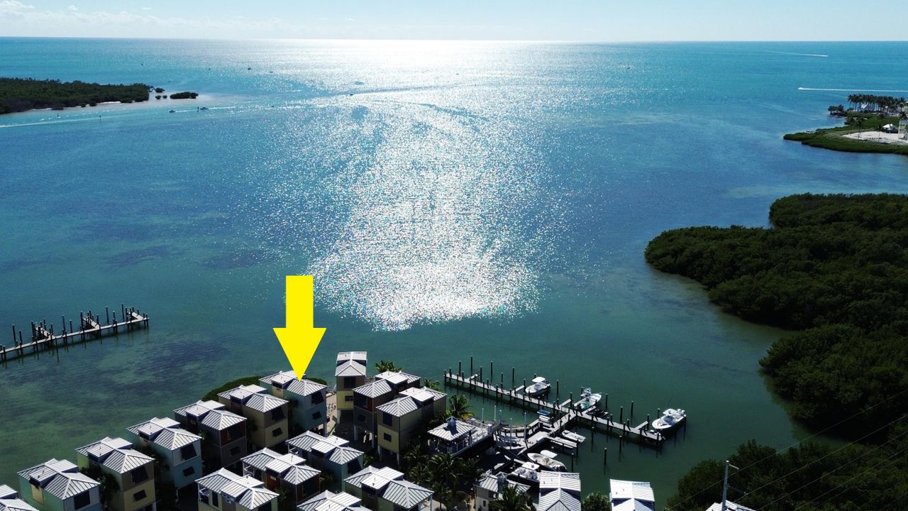 For Sale: $585,000 (2 beds, 1 baths, 960 Square Feet)