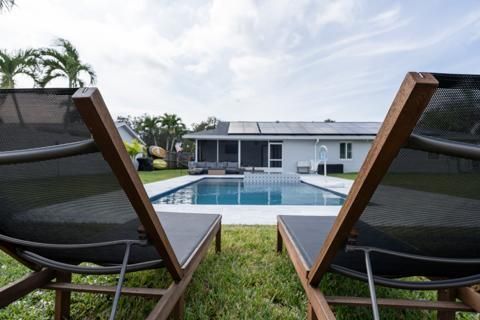 For Sale: $589,000 (3 beds, 2 baths, 1282 Square Feet)