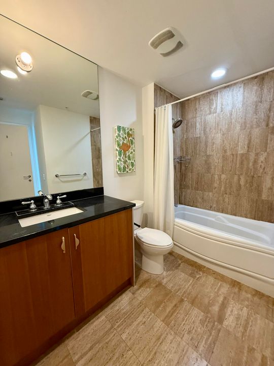 合同活跃: $335,000 (1 贝兹, 1 浴室, 539 平方英尺)