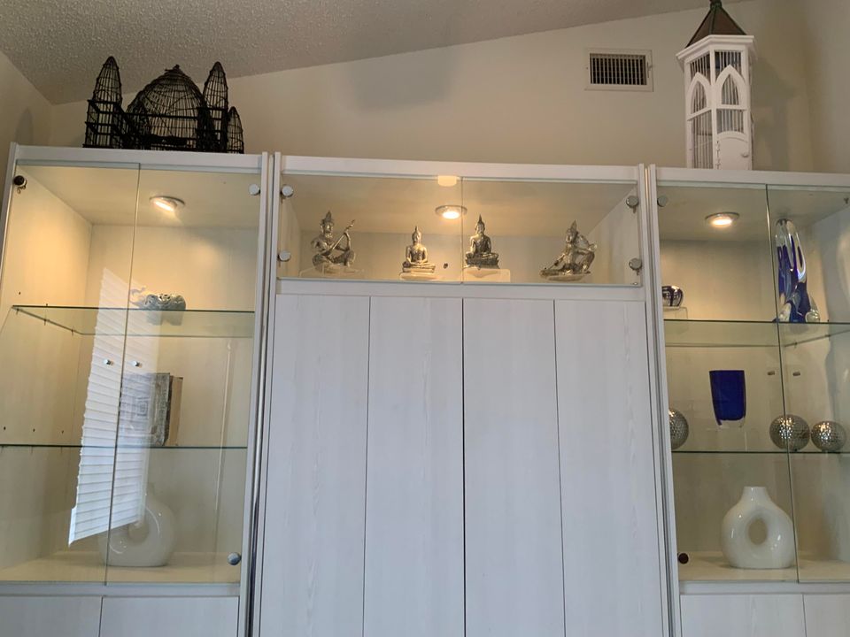 For Sale: $355,900 (3 beds, 2 baths, 1575 Square Feet)