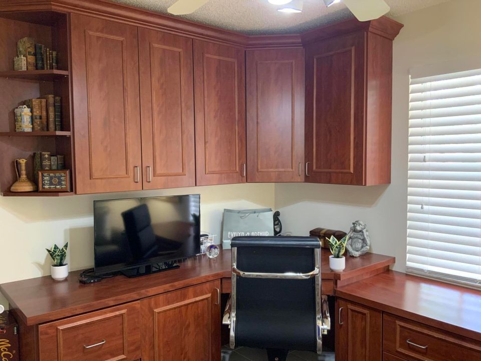 For Sale: $355,900 (3 beds, 2 baths, 1575 Square Feet)