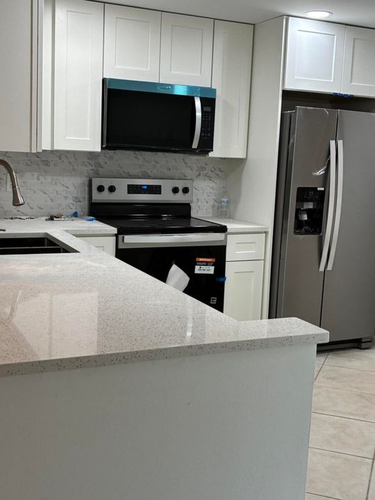 出租: $1,700 (2 贝兹, 2 浴室, 982 平方英尺)